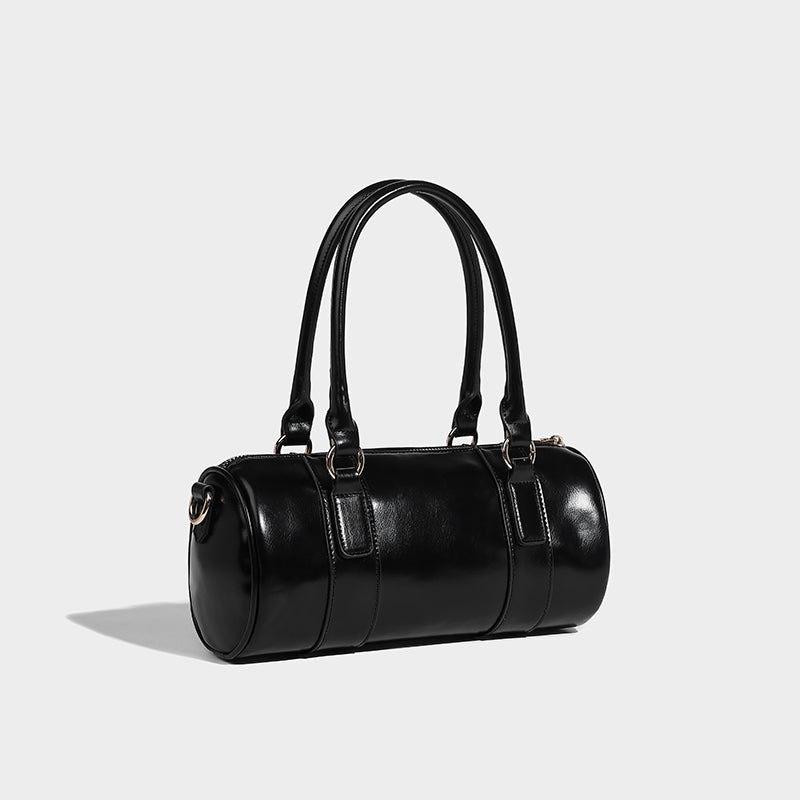 Baguette bags can be worn with a variety of high-end styles, French or vintage.