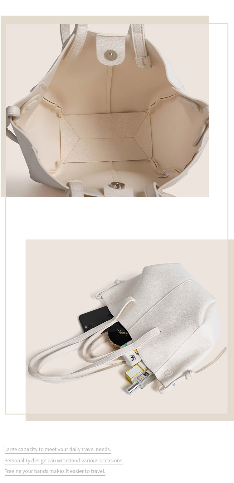 2025 winter vintage tote bag interior view showcasing large capacity for daily travel needs.